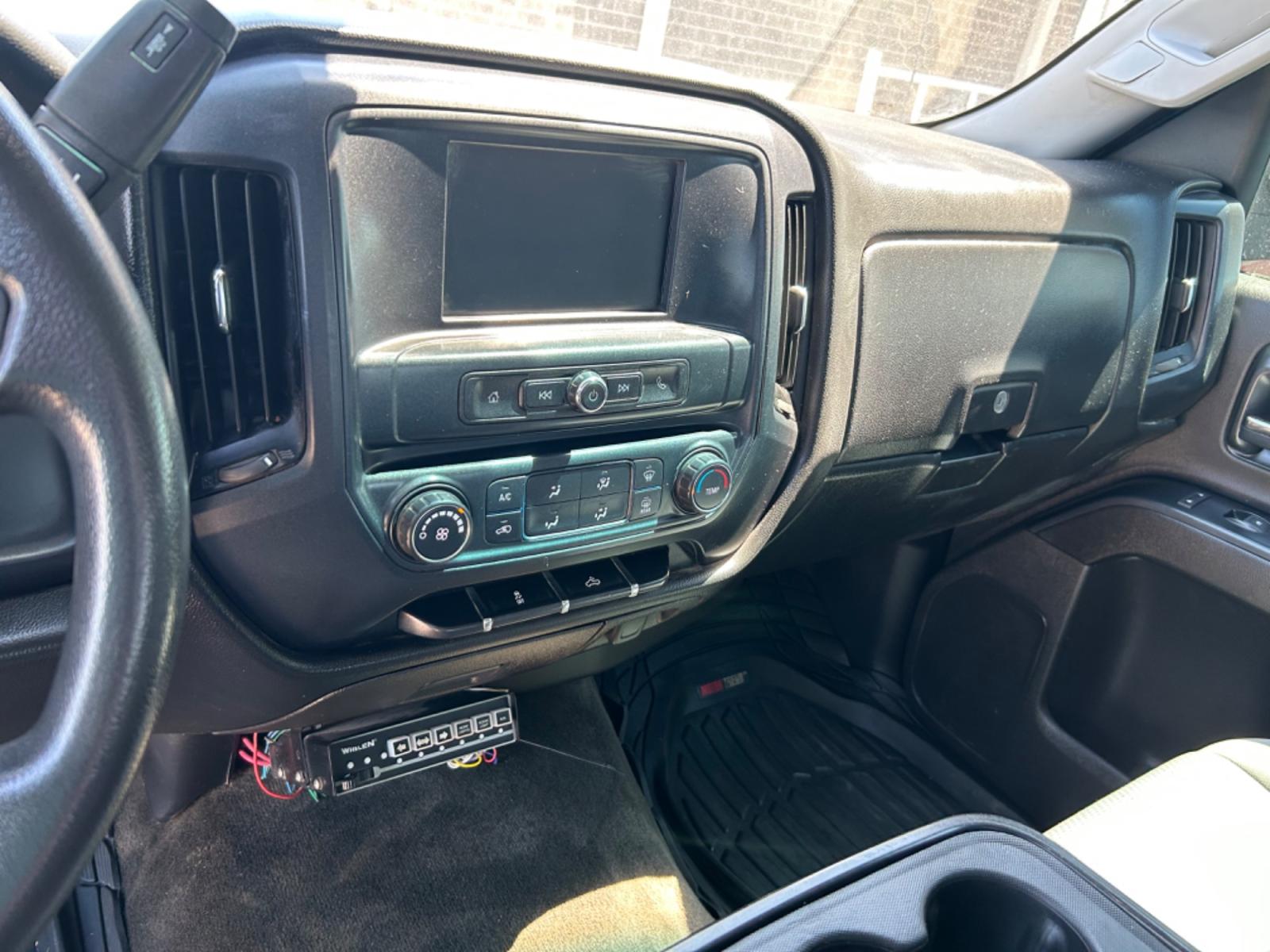 2018 Black Chevrolet Silverado 1500 Custom Crew Cab 2WD (3GCPCPEH3JG) with an 4.3L V6 engine, 6A transmission, located at 1687 Business 35 S, New Braunfels, TX, 78130, (830) 625-7159, 29.655487, -98.051491 - Photo #12